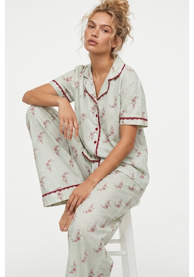 Siyah İnci İnce Soft Örme Düğmeli Dantel Biyeli Pijama Takımı 8061 Yeşil Çiçek Siyah İnci İnce Soft Örme Düğmeli Dantel Biyeli Pijama Takımı 8061 Yeşil Çiçek