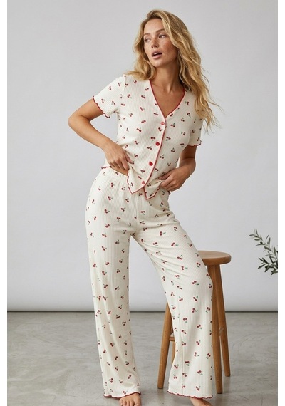 Siyah İnci Yumuşak Tuşe Yazlık Fitilli Pamuklu Örme Pijama Takım 7994 Kiraz Siyah İnci Yumuşak Tuşe Yazlık Fitilli Pamuklu Örme Pijama Takım 7994 Kiraz