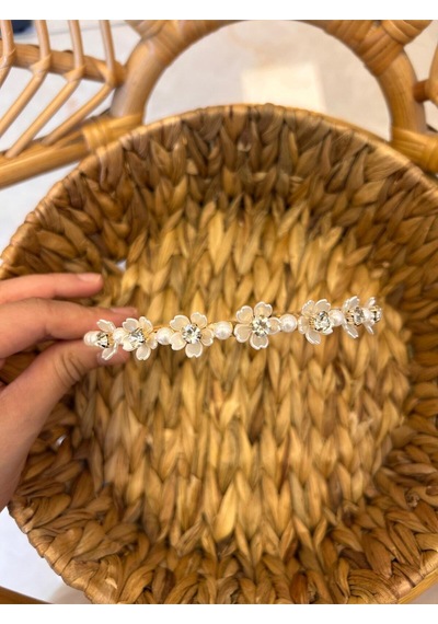 Şehrazat Handmade Incili Taşli Taç Toka Krem