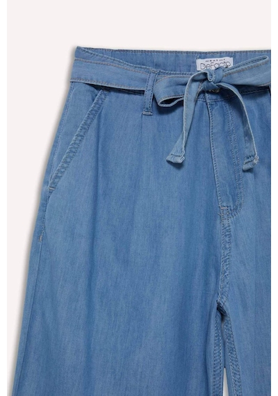 DeFacto Wide Leg Yüksek Bel Kuşaklı Geniş Paça Uzun Jean Pantolon D2433AX24SMNM85 DeFacto Wide Leg Yüksek Bel Kuşaklı Geniş Paça Uzun Jean Pantolon D2433AX24SMNM85