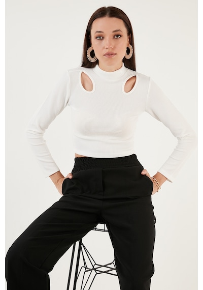 Lela Esnek Slim Fit Cut Out Pencereli Dik Yaka Crop Bayan Bluz 5865348 Beyaz Lela Esnek Slim Fit Cut Out Pencereli Dik Yaka Crop Bayan Bluz 5865348 Beyaz
