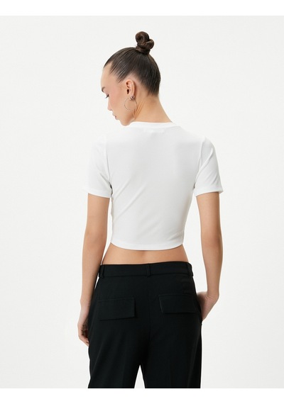 Koton Crop Tişört Metal Aksesuar Detaylı Kısa Kollu Bisiklet Yaka Ekru 4sal10036ık 4SAL10036IK010 Ekru Koton Crop Tişört Metal Aksesuar Detaylı Kısa Kollu Bisiklet Yaka Ekru 4sal10036ık 4SAL10036IK010 Ekru