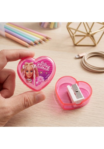 Bakgelal Barbie Extra Lisanslı Kalp Şekilli Kalemtıraş Pembe Kapaklı Çocuk Okul Kırtasiye Ürünü - 9026169788369