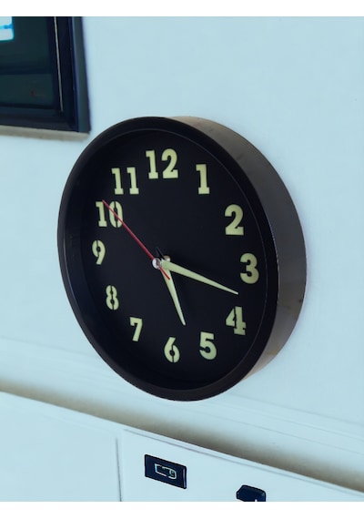 Fosforlu Gece Görünen Parlayan Siyah Duvar Saati Çap 22 Cm Camsız Siyah