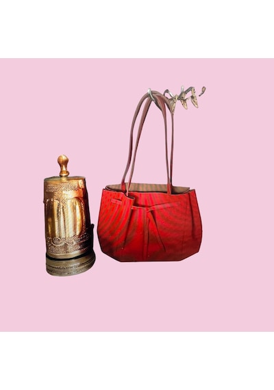 Estee Lauder. Kırmızı Deri Omuz Çantası-genişlik-42-derinlik-37-vintage Açık Kırmızı