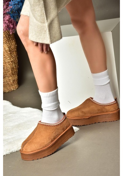Fox Shoes R612047302 İçi Tüylü Kalın Tabanlı Süet Kadın Terlik Taba