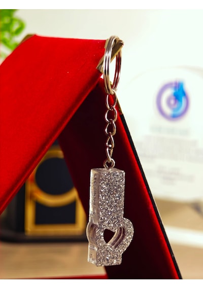 Gümüş Simli Harfli Anahtarlık Epoksi Kişiye Özel Yapım El Yapımı Harf Anahtarlık Kalp Model Özel Tasarım Hediyelik Ürün Mağzamızda Tüm Harfler Mevcuttur. 1 Açık Mavi Gümüş Simli Harfli Anahtarlık Epoksi Kişiye Özel Yapım El Yapımı Harf Anahtarlık Kalp Model Özel Tasarım Hediyelik Ürün Mağzamızda Tüm Harfler Mevcuttur. 1 Açık Mavi