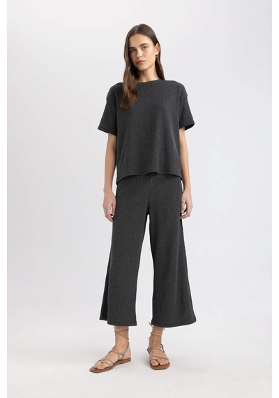 DeFacto Wide Leg Geniş Bol Paça Normal Bel Bürümcük Kapri Pantolon C4329AX24SPBK81