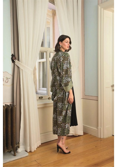 Modenya Herşeytrend Çiçek Yaprak Ve Etnik Desenli Dantelli Ve Dekolteli Sabahlık Takımı Siyah Modenya Herşeytrend Çiçek Yaprak Ve Etnik Desenli Dantelli Ve Dekolteli Sabahlık Takımı Siyah