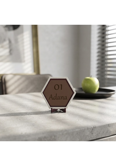 Adana 01 Plaka Temalı Dekoratif Obje, Şehir Hatırası Arayanlar İçin Modern Masaüstü Dekoru 10x10 Cm, Açık Kahve