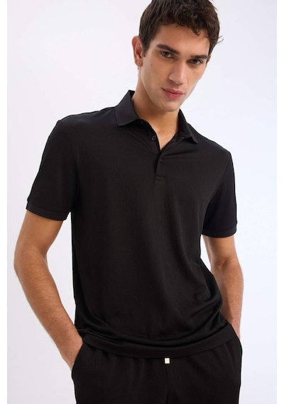 DeFacto Slim Fit Dar Kesim Polo Yaka Dokulu Kısa Kollu Krinkıl Siyah Tişört E1222AX25SMBK81