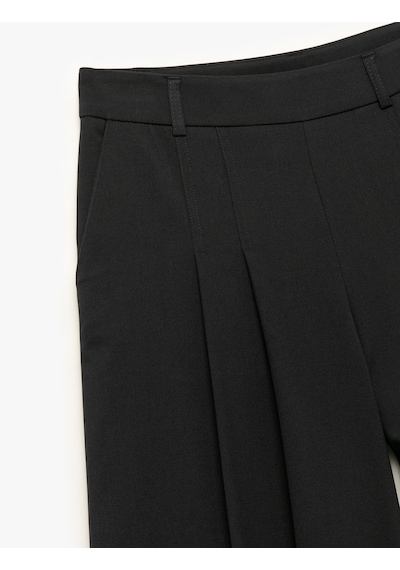 Koton Rahat Kalıp Cepli Pile Detaylı Culotte Kumaş Pantolon Lacivert 5sak40267pw Lacivert Koton Rahat Kalıp Cepli Pile Detaylı Culotte Kumaş Pantolon Lacivert 5sak40267pw Lacivert