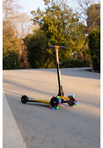 Scooter Yeni Leddy 3tekerli Led Işıklı 2+yaş 50kğ Taşıma Kapasiteli 3kademe Direksiyon Turuncu