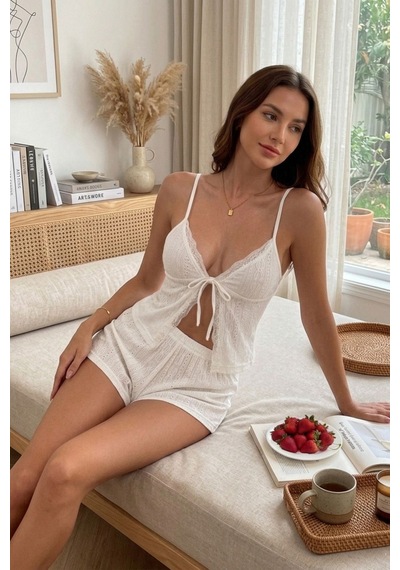 Bella Notte Beyaz Dantel Süslemeli Şortlu Takım