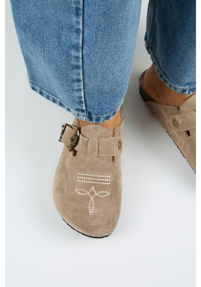 Manijero Debora Kadın Hakiki Deri Kemerli Tokalı Nakışlı Sabo Vizon Terlik