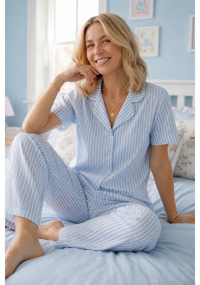 Mavi Beyaz Çizgili Bürümçük Kumaş Kısa Kollu Pijama Takımı 4464
