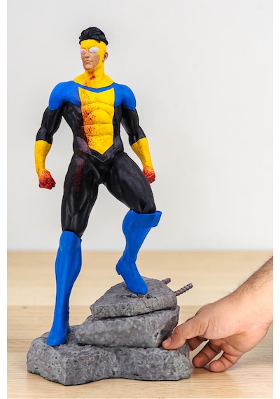 Invincible - Dev Figür 46 Cm - Mark Grayson Figür - Limited Edition
