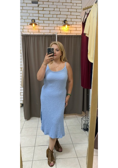 Tuba Toptaş Yırtmaçlı Gofre Elbise Mavi