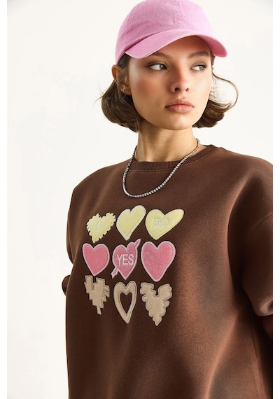 Shade Kadın Bisiklet Yaka Kalp Nakışlı Şardonlu Üç İplik Sweatshirt 6875 60283520 - Kahverengi