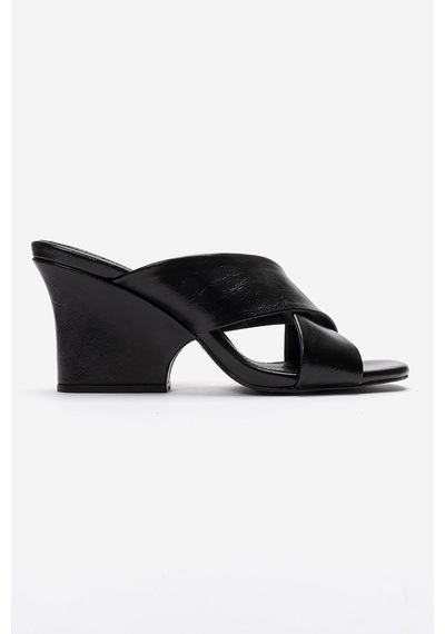 Luvishoes Yavın Siyah Çapraz Bantlı Kadın Dolgu Topuklu Terlik