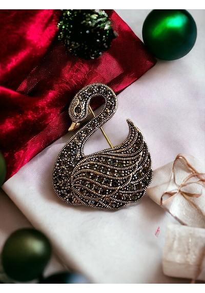 İnci Kuğu Motif Broş Yeşil