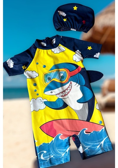 Lolliboomkids Erkek Çocuk Kısa Kol Sırt Fermuar Sevimli Jaws Surfer Desen Hipster Yüzücü Mayo Bone Hediyeli Lacivert - Sarı Lolliboomkids Erkek Çocuk Kısa Kol Sırt Fermuar Sevimli Jaws Surfer Desen Hipster Yüzücü Mayo Bone Hediyeli Lacivert - Sarı