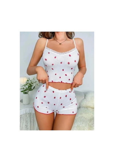 Asistiva Beyaz Üstüne Çilek Desenli Askılı Şortlu Pijama Takımı BEYAZ
