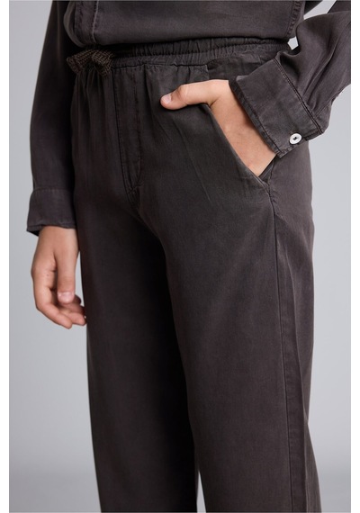 Defacto Regular Fit Düz Paça Beli Bağcıklı Akışkan Kumaş Pantolon Erkek Çocuk G5009a826aubn337 Kahve-bn337