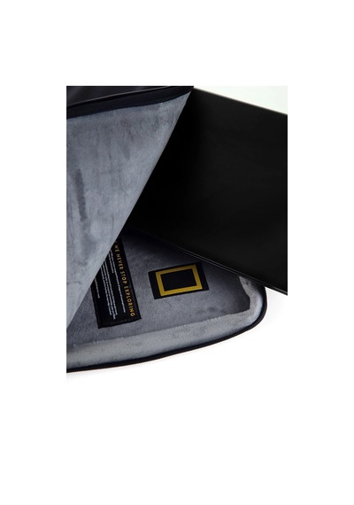 National Geographic Apple Uyumlu MacBook Air - Pro 17 İnç Laptop Kılıfı Siyah N20905