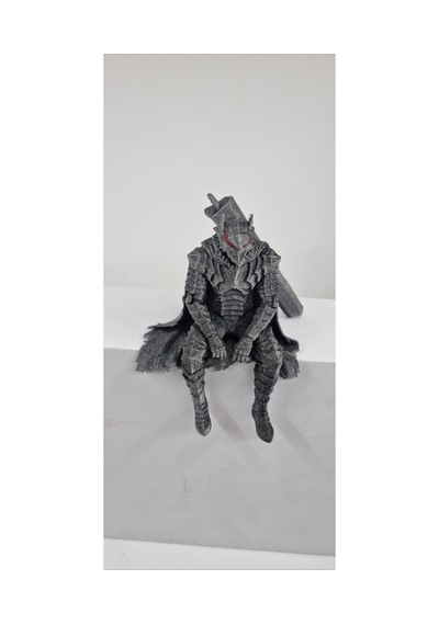 Guts Berserk Oturan Figür 15 Cm