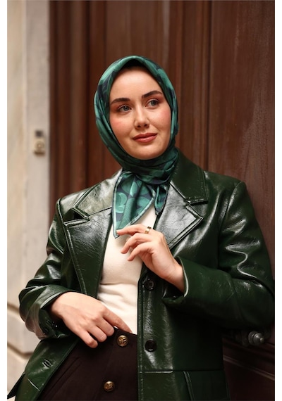 Silk Home Twill İpek Eşarp Koyu Yeşil Çağla Papatya Desenli Tok Duruşlu 90x90 Çok Renkli