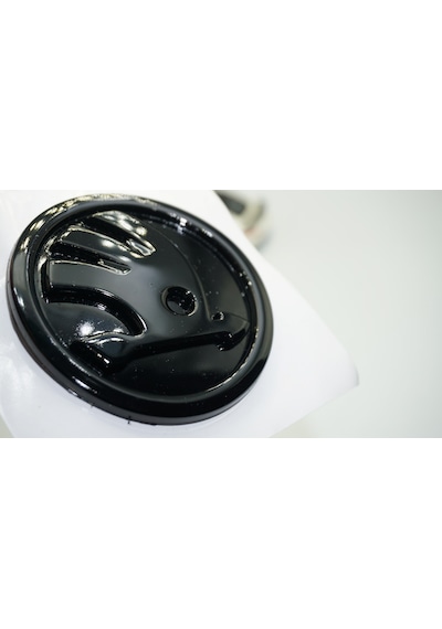 Dk Tuning Skoda Bagaj 8cm Yeni Nesil Parlak Siyah Logo Amblem
