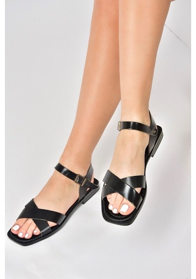Fox Shoes Siyah Hakiki Deri Çapraz Bantlı Günlük Kadın Sandalet (539485616)