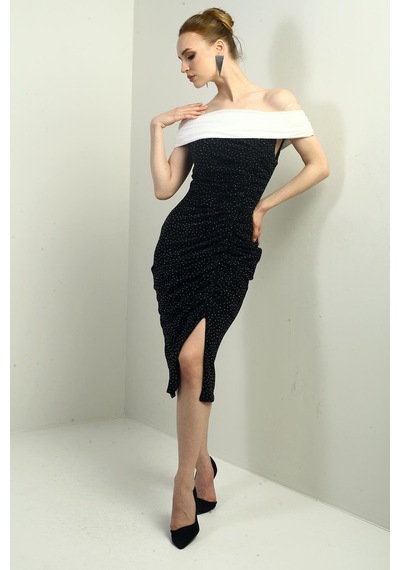 By Saygı Kadın Straplez Şifon Yaka Taş Detaylı Astarlı Likralı Büzgülü Midi Elbise-40776 Siyah By Saygı Kadın Straplez Şifon Yaka Taş Detaylı Astarlı Likralı Büzgülü Midi Elbise-40776 Siyah