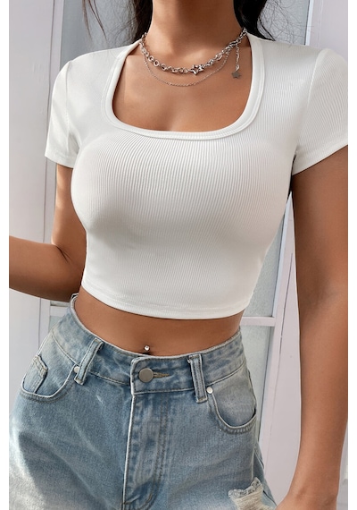 Kadın Beyaz Yarım Kol Düz Yaka Crop Top Bluz
