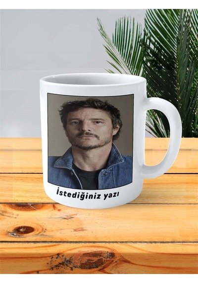Pedro Pascal Baskılı Kupa Bardak Kişiye Özel Desen 2 Çok Renkli