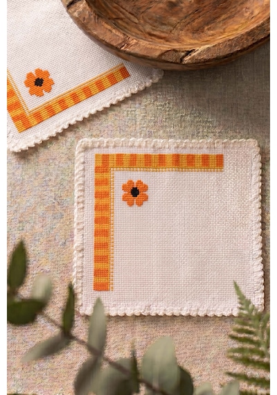 Turuncu Çiçek Desenli El Emeği 2 Li Sunum Peçetesi 14x14 Cm Çok Renkli