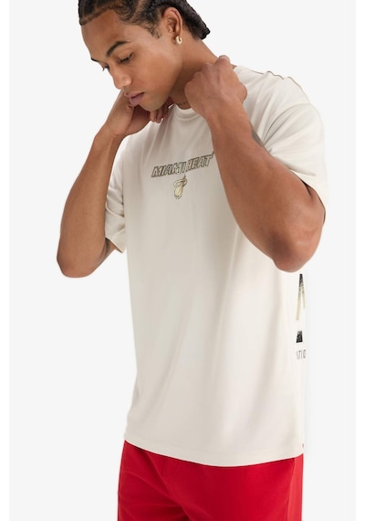 DeFactoFit NBA Miami Heat Boxy Fit Bisiklet Yaka Sırt Baskılı Kısa Kollu Tişört E0359AX25SPBG662