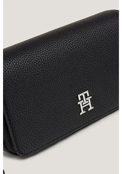 Tommy Hilfiger Kadın Th Emblem Flap Çapraz Çanta Siyah