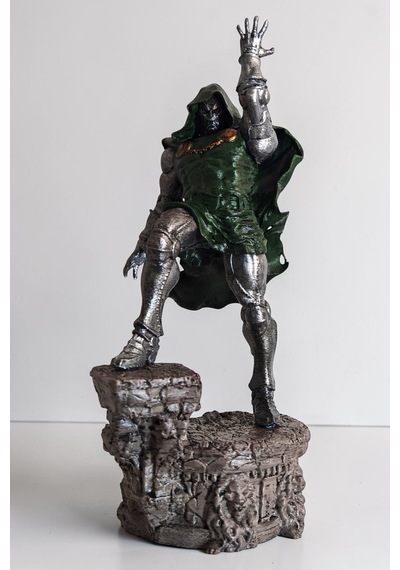 Doctor Doom Figür 20 Cm