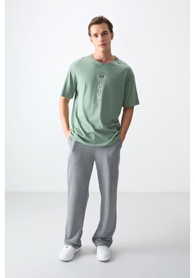 Air Jones Tommy Life Açık Yeşil %100 Pamuk Kalın Yumuşak Dokulu Oversize Fit Baskılı Erkek T-shirt - 88355 CAMEL