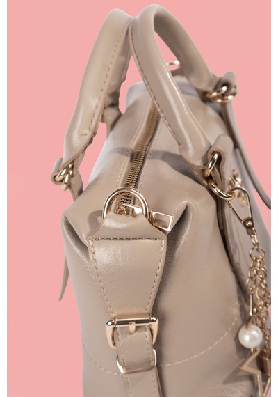 Westbag Kadın Parlak Rugan Deri Star Charm Detaylı El Ve Omuz Askılı Çanta Krem
