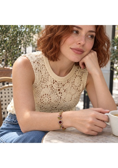 Dora S Shine Saray Bahçesi Kırmızı Merkez Taşlı, Renkli Markiz Taşlı Ve Yaprak Motifli 14k Altın Kaplama Kadın Bileklik - 19,5 Cm Dora S Shine Saray Bahçesi Kırmızı Merkez Taşlı, Renkli Markiz Taşlı Ve Yaprak Motifli 14k Altın Kaplama Kadın Bileklik - 19,5 Cm