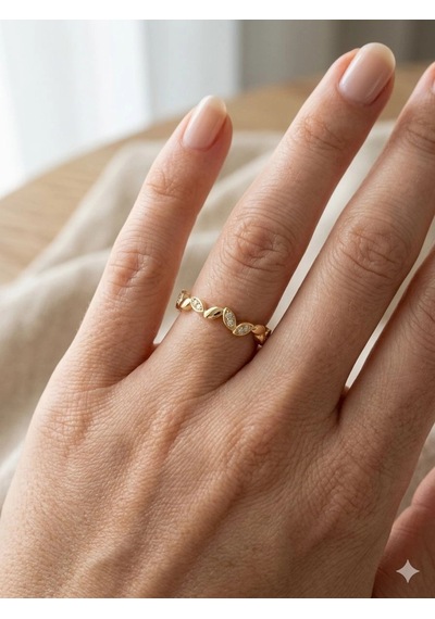 14 Ayar Altın Şekilli Taşlı Yüzük 1081