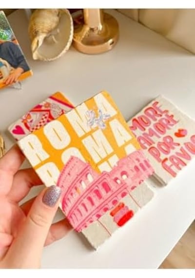 Modern Art Tasarımlı Bardak Altlığı Roma, Pembe Ve Turuncu Kolezyum, İskambil Ve Motto Temalı 1