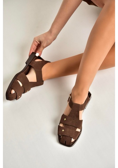 Fox Shoes Y458102502 Kahverengi Süet Büyük Toka Detaylı Kadın Sandalet Kahverengi