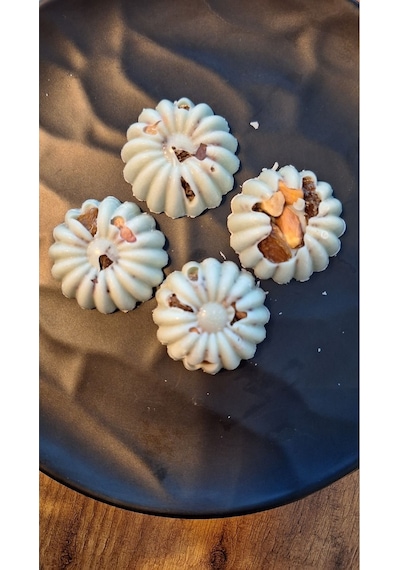 Çiçek Spesiyal Karamel Çikolatalı Hediyelik Çikolata 250 Gr