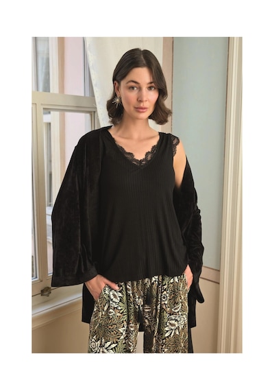 İlk El Grup Herşeytrend Çiçek Yaprak Ve Etnik Desenli Dantelli 3lü Pijama Takımı XL