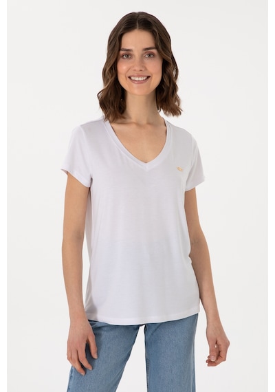 U.S. Polo Assn. Kadın Beyaz V Yaka Basic Tişört 50300829-VR013 U.S. Polo Assn. Kadın Beyaz V Yaka Basic Tişört 50300829-VR013