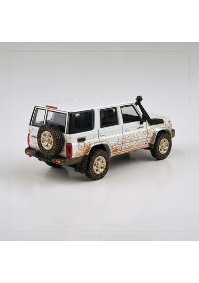 1:64 2014 Toyota Land Cruiser 76 Off Road Effect